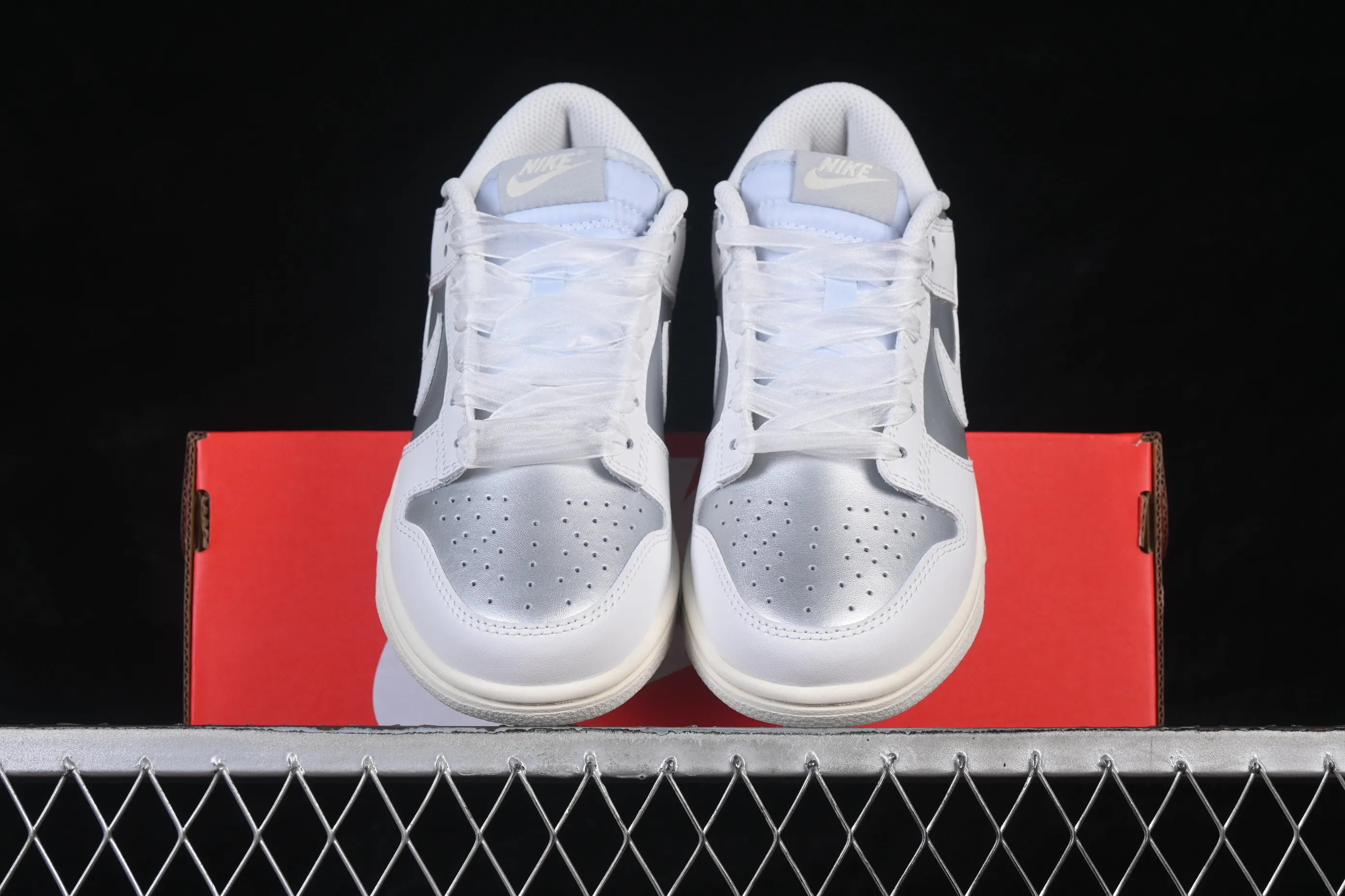 All categories Nk SB Dunk series Nk SB Dunk Low low-top sneakers Nike SB Dunk Low silver low-top casual sneakers IB7311-001